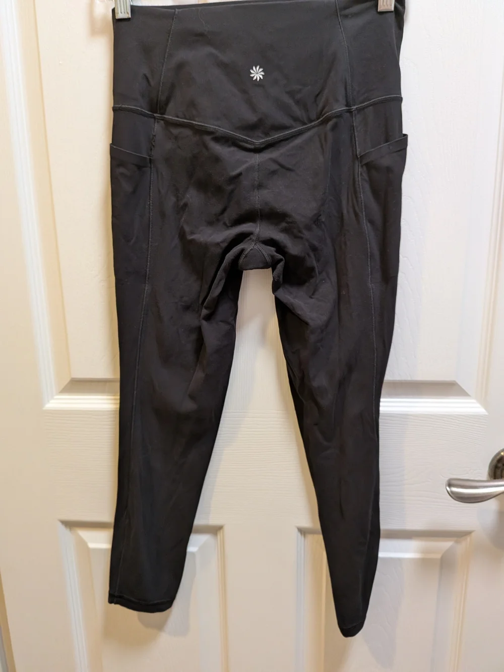 Athleta Black High-Rise Leggings with Side Pockets Salutation Stash 7/8 Size S